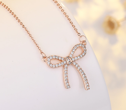 Boucles d'Oreilles Pendantes Nœud Papillon avec Zircone - Bijou Féminin Raffiné