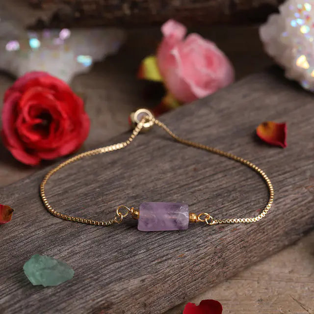 Bracelet ajustable en chaîne dorée avec pierres prismatiques