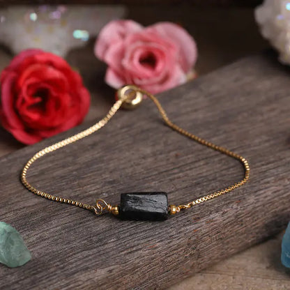 Bracelet ajustable en chaîne dorée avec pierres prismatiques