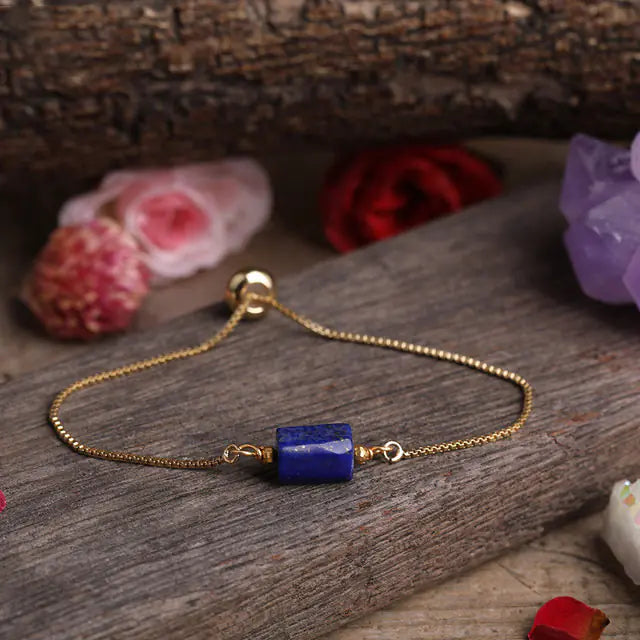 Bracelet ajustable en chaîne dorée avec pierres prismatiques