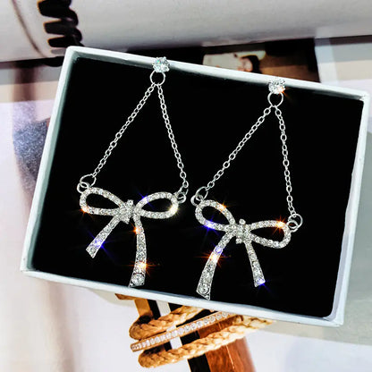 Boucles d'Oreilles Pendantes Nœud Papillon avec Zircone - Bijou Féminin Raffiné