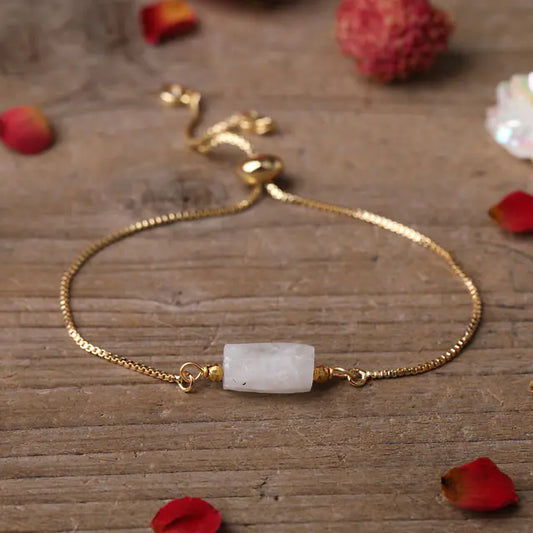 Bracelet ajustable en chaîne dorée avec pierres prismatiques