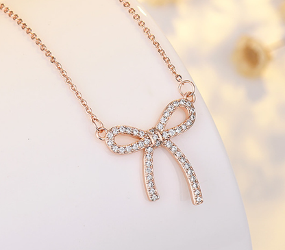 Boucles d'Oreilles Pendantes Nœud Papillon avec Zircone - Bijou Féminin Raffiné